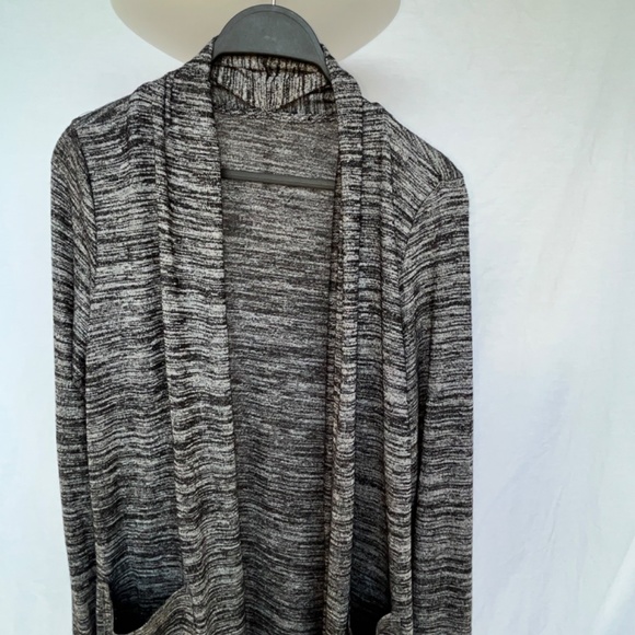 Soft, light weight maxi-cardigan with pockets, in Small, by Contemporain. - Picture 2 of 8